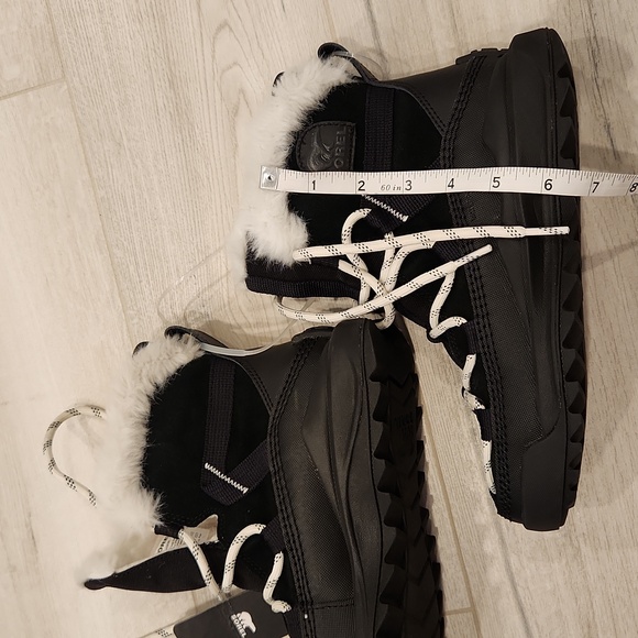 SOREL Ona Rmx Glacy Faux Fur Waterproof bootie in black size US 6.5 - Picture 17 of 17